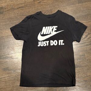 Men’s Medium- Nike tee